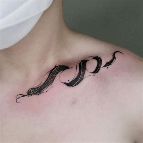 tatuajes para la clavicula hombre|Tatuajes en clavicula para hombre